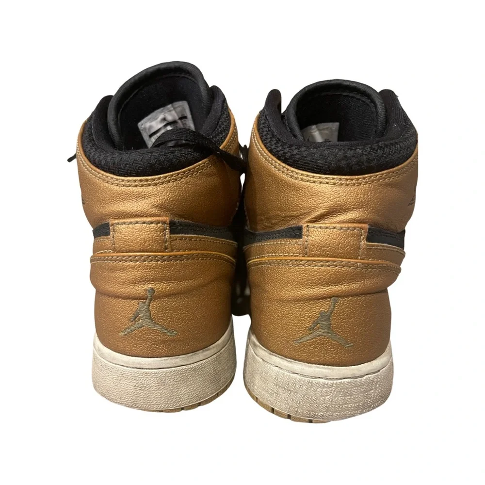 NIKE : Air Jordan 1 Mid’s : Carmelo Anthony Black and Gold : 7 Youth : Rare